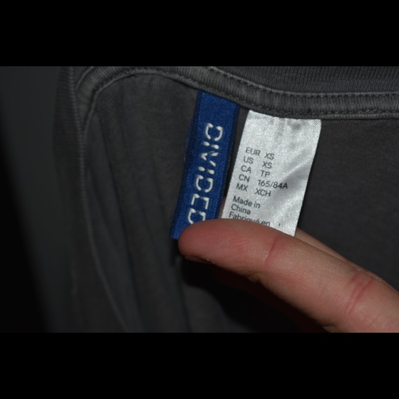 H&M tee - Picture 2 of 2